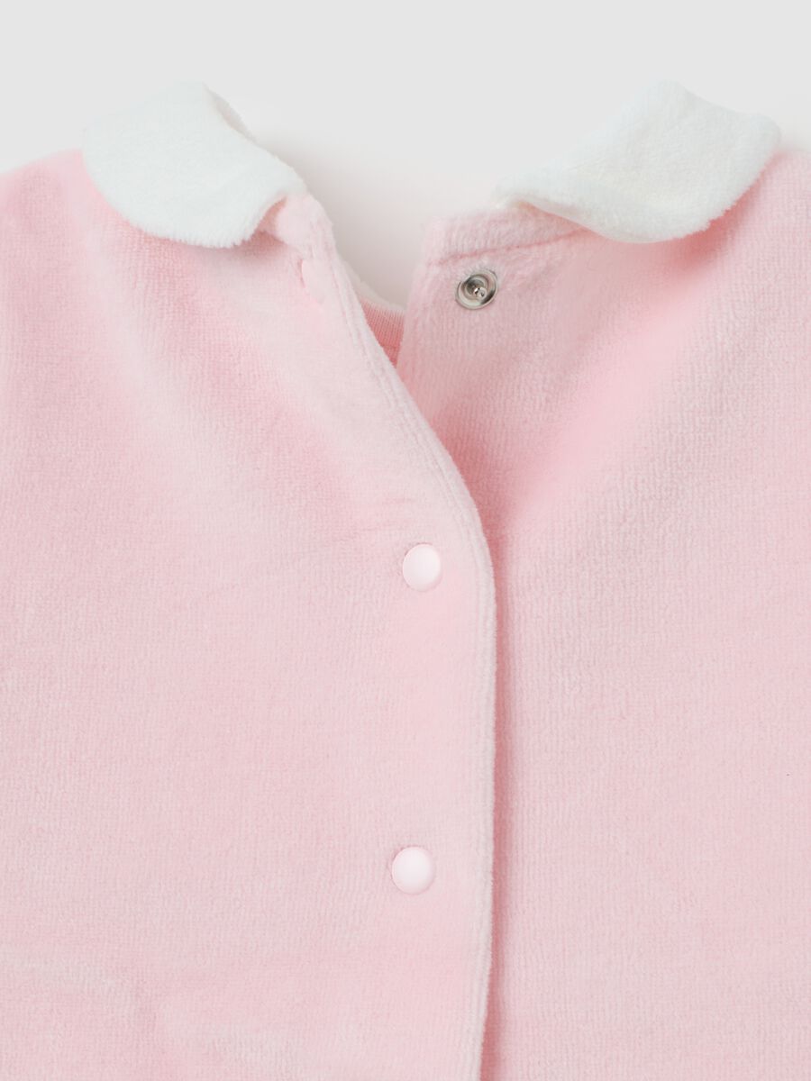 Pink cotton baby romper with snap closure_3