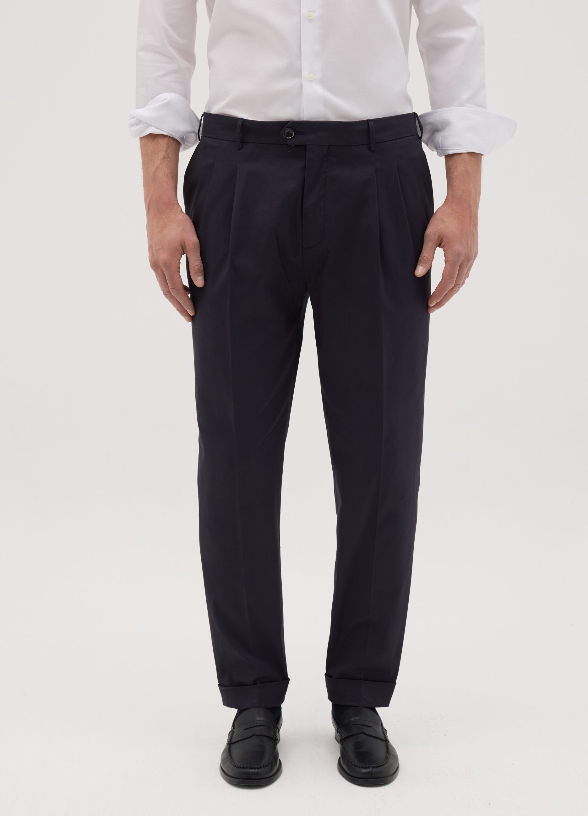Men’s trousers in blue stretch cotton with carrot fit