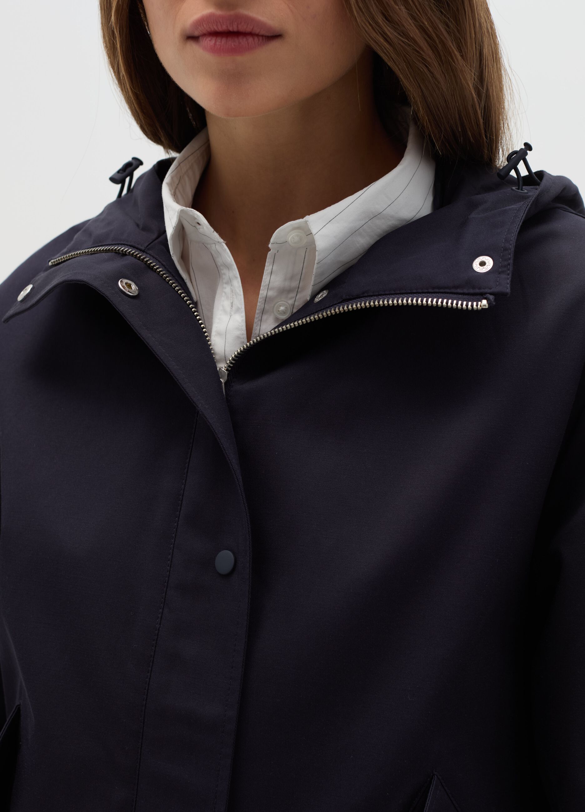 Short jacket with hood