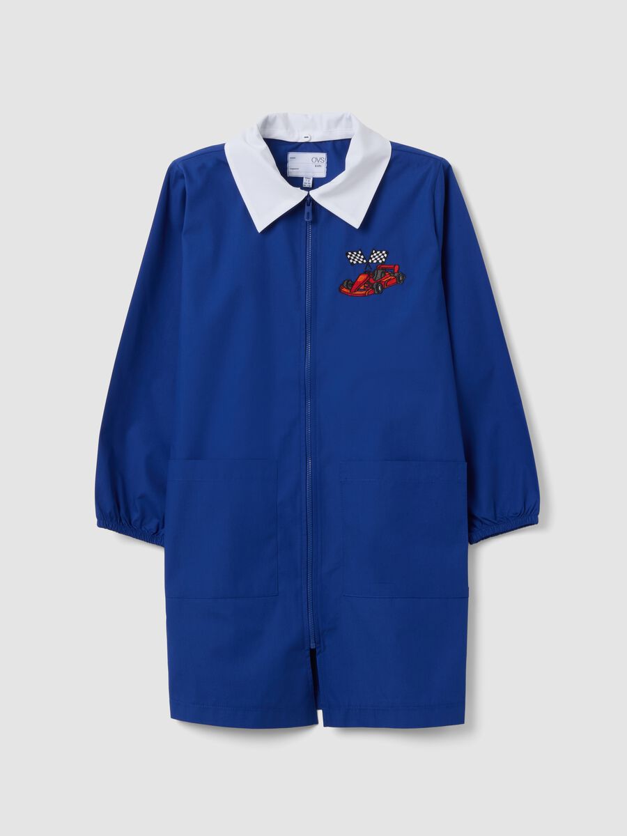 Blue boys&rsquo; school apron with zip and go-kart embroidery_0