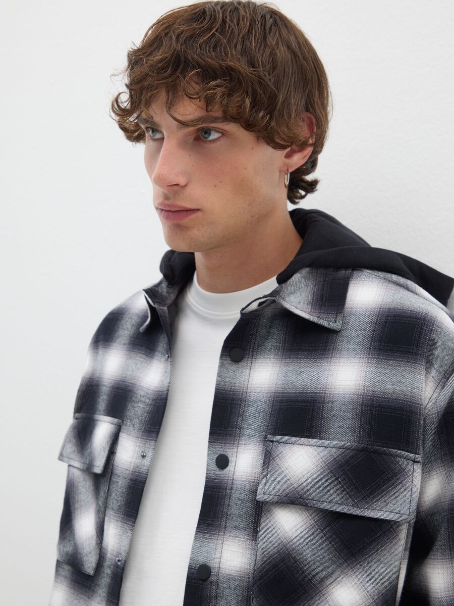 Camicia a quadri bianchi e neri in puro cotone regular fit_3
