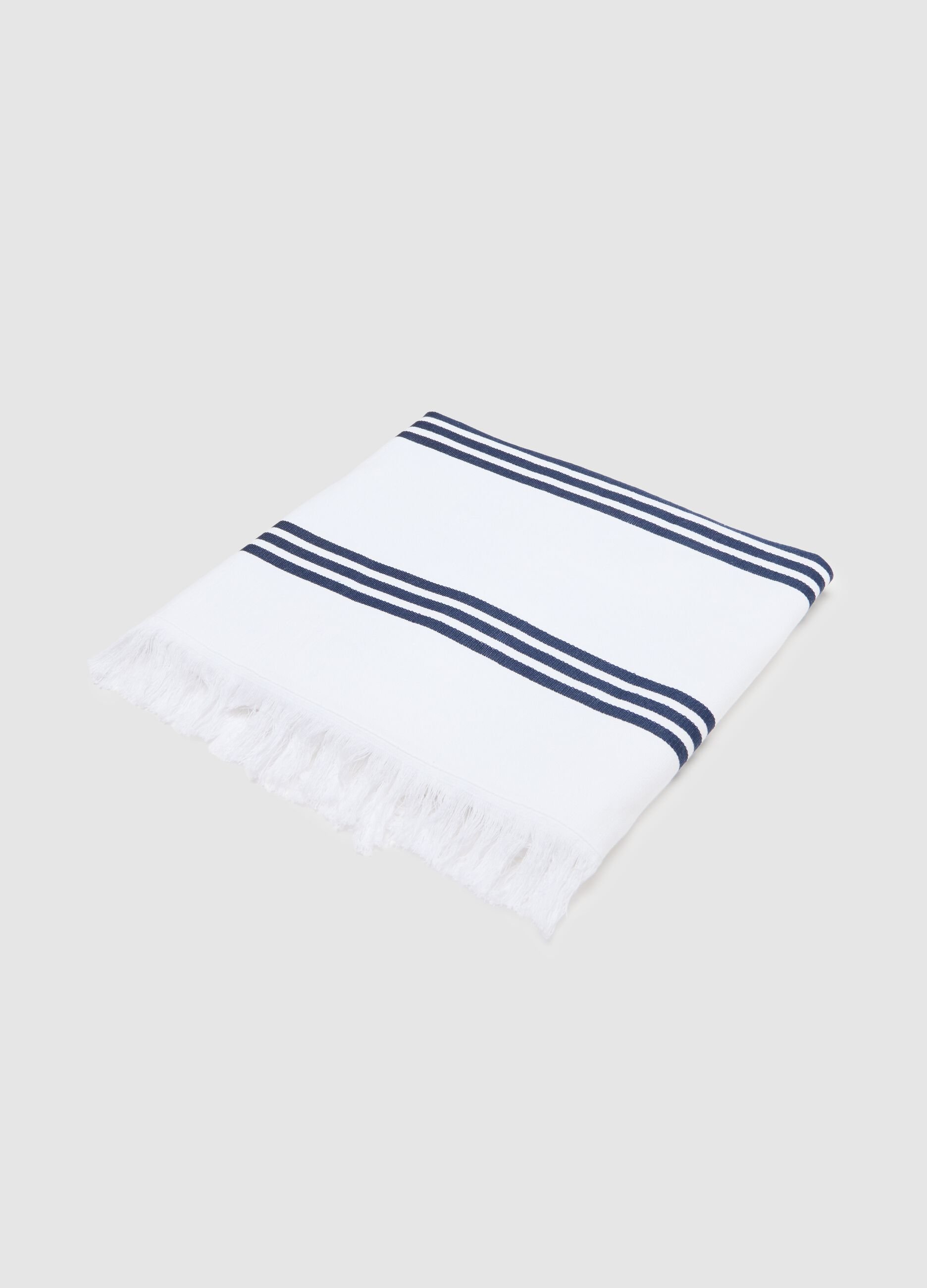 Multicolour cotton blend beach towel with striped pattern and fringes