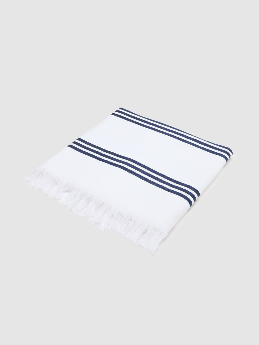 Multicolour cotton blend beach towel with striped pattern and fringes_0
