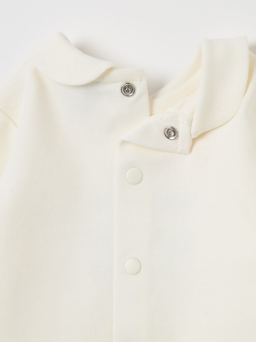 Cotton onesie with "Welcome to the World" embroidery_3
