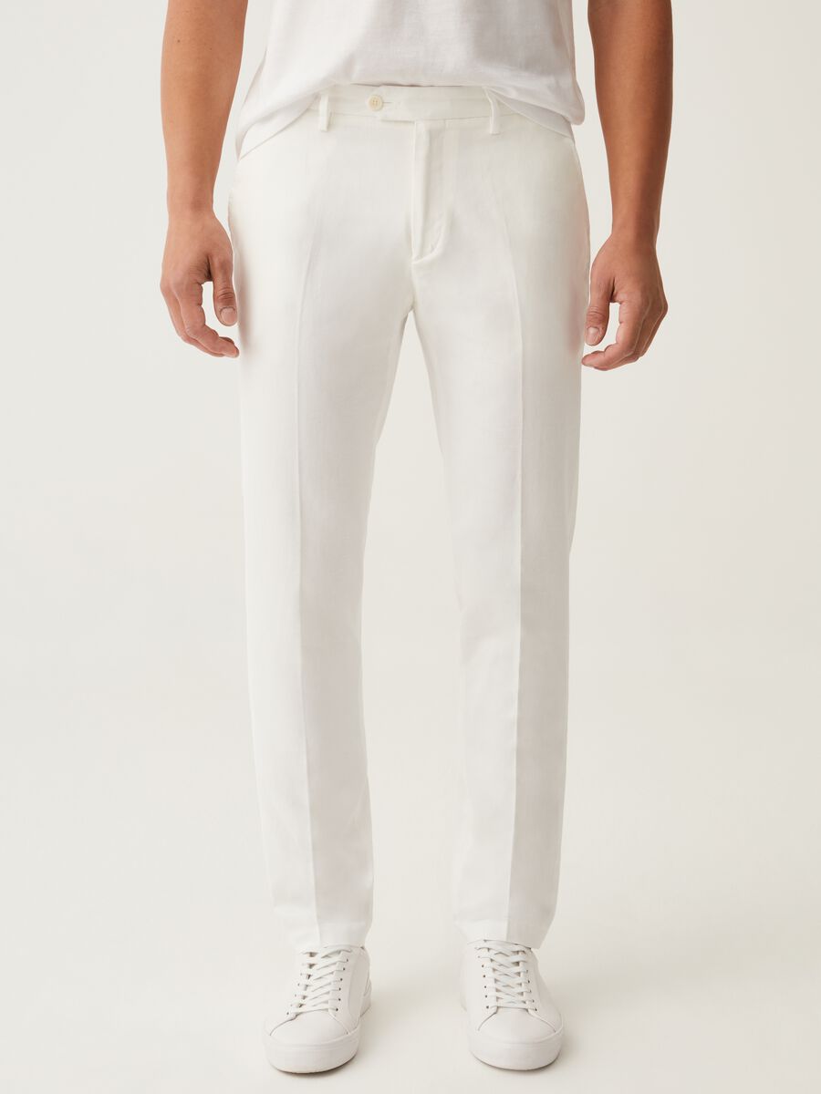 Slim-fit chinos in white cotton and linen_1