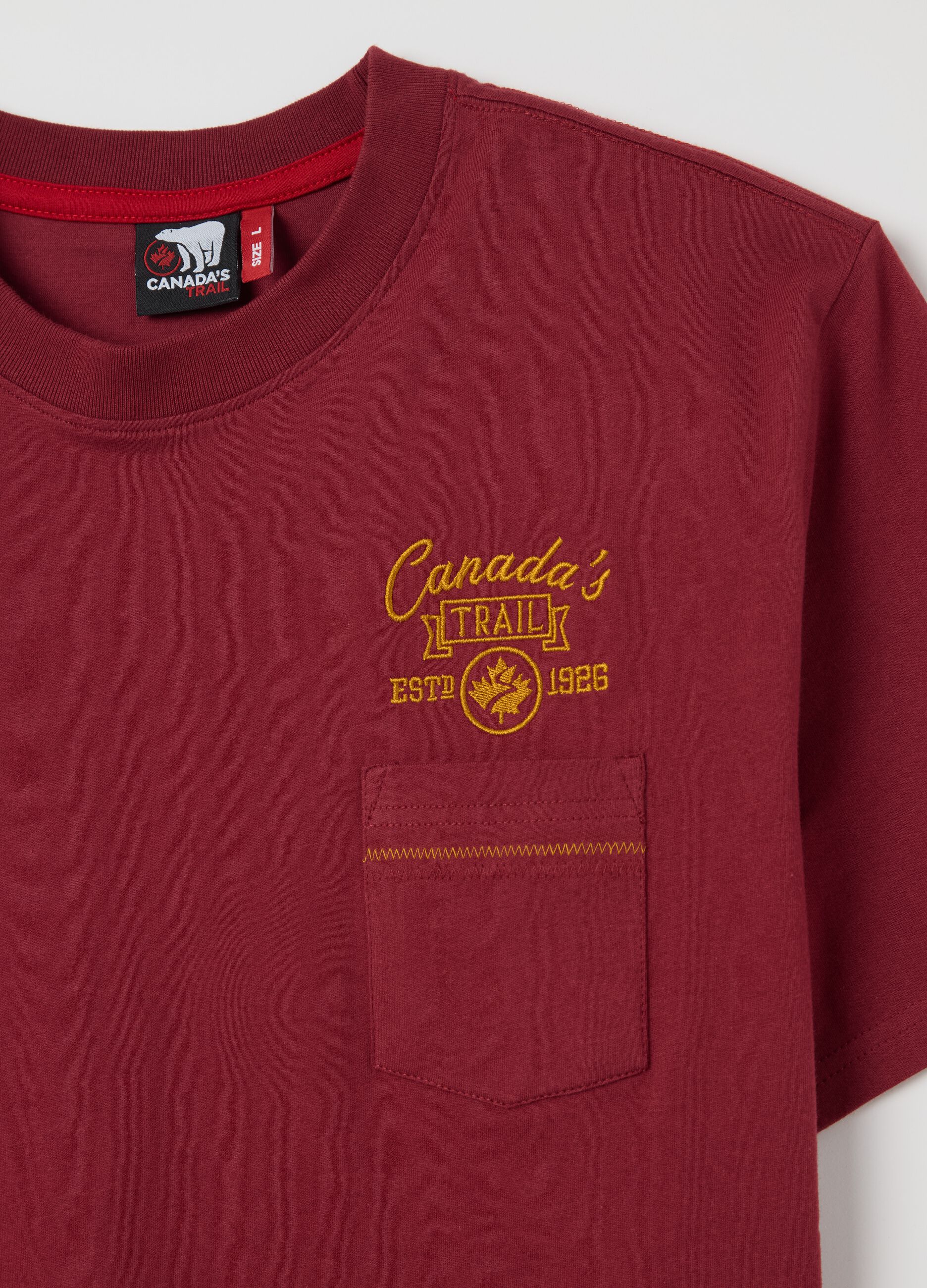 Canada's Trail red T-shirt with pocket and embroidery