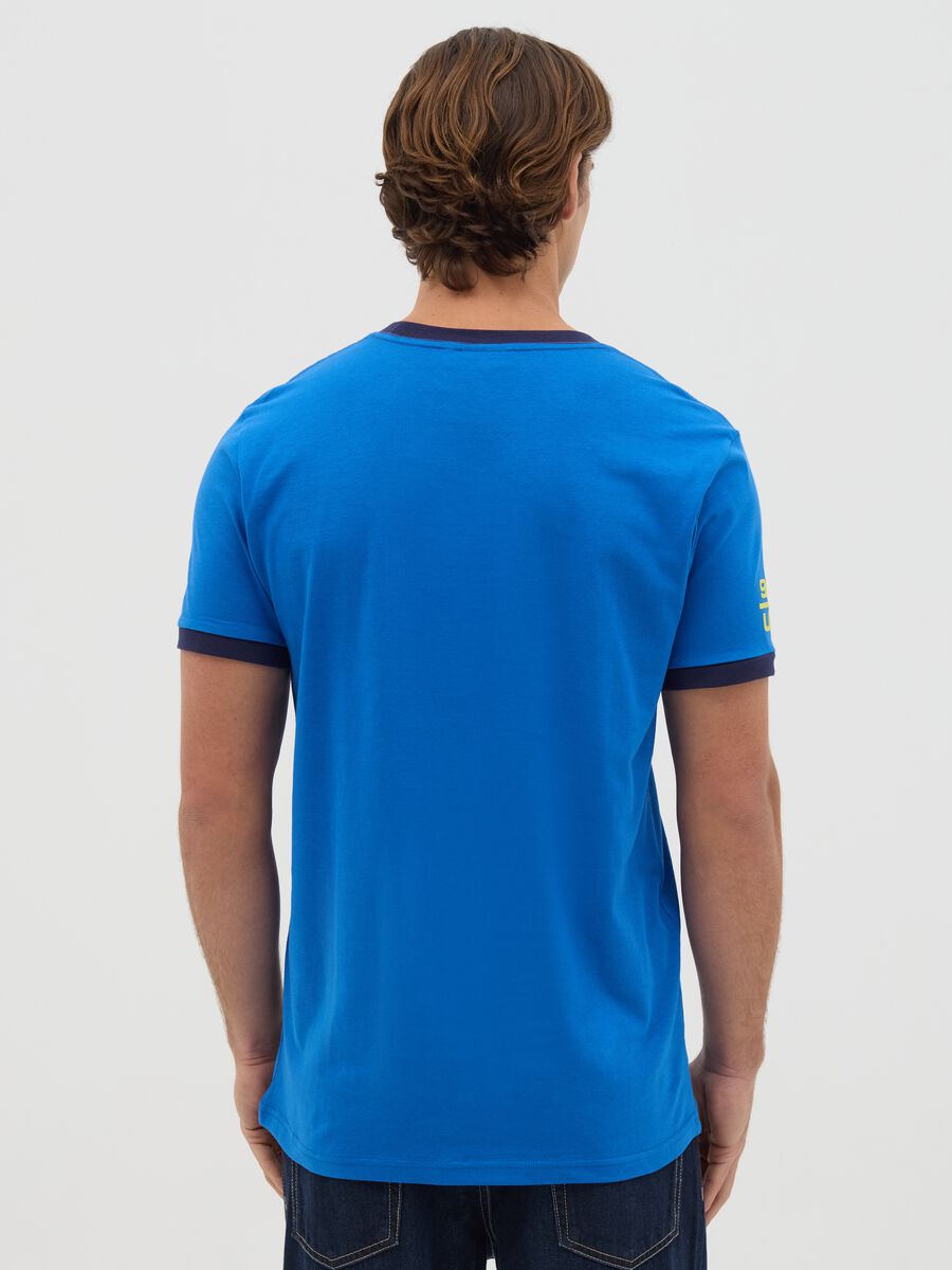 Blue T-shirt with pocket and contrasting details_3