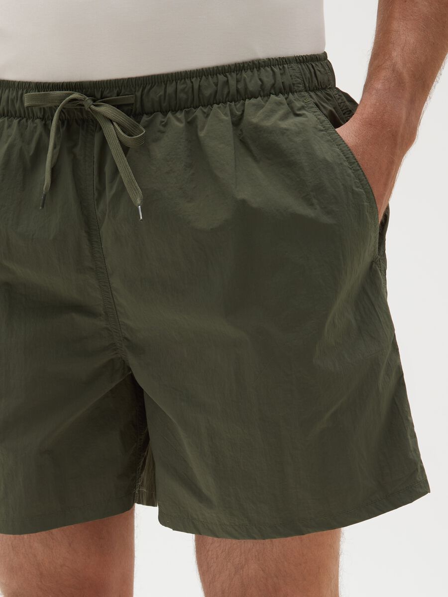 Pantaloncini da uomo in puro nylon verde con coulisse_2