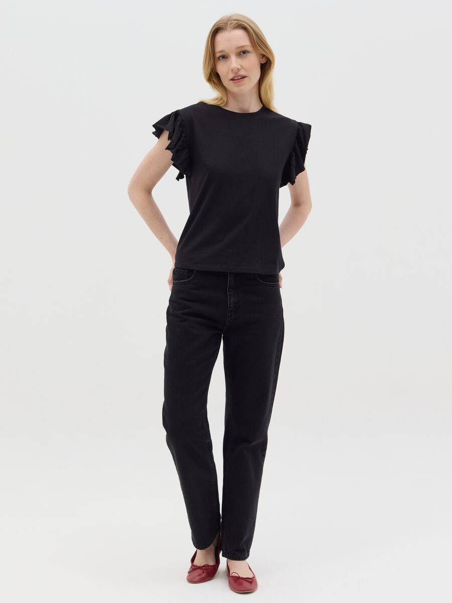 Black short-sleeved T-shirt with flounce_1
