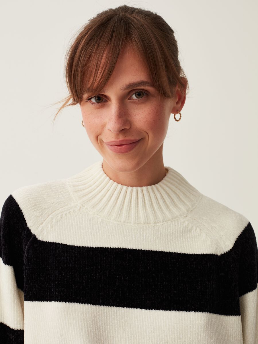 Pullover in ciniglia a righe mock neck_1