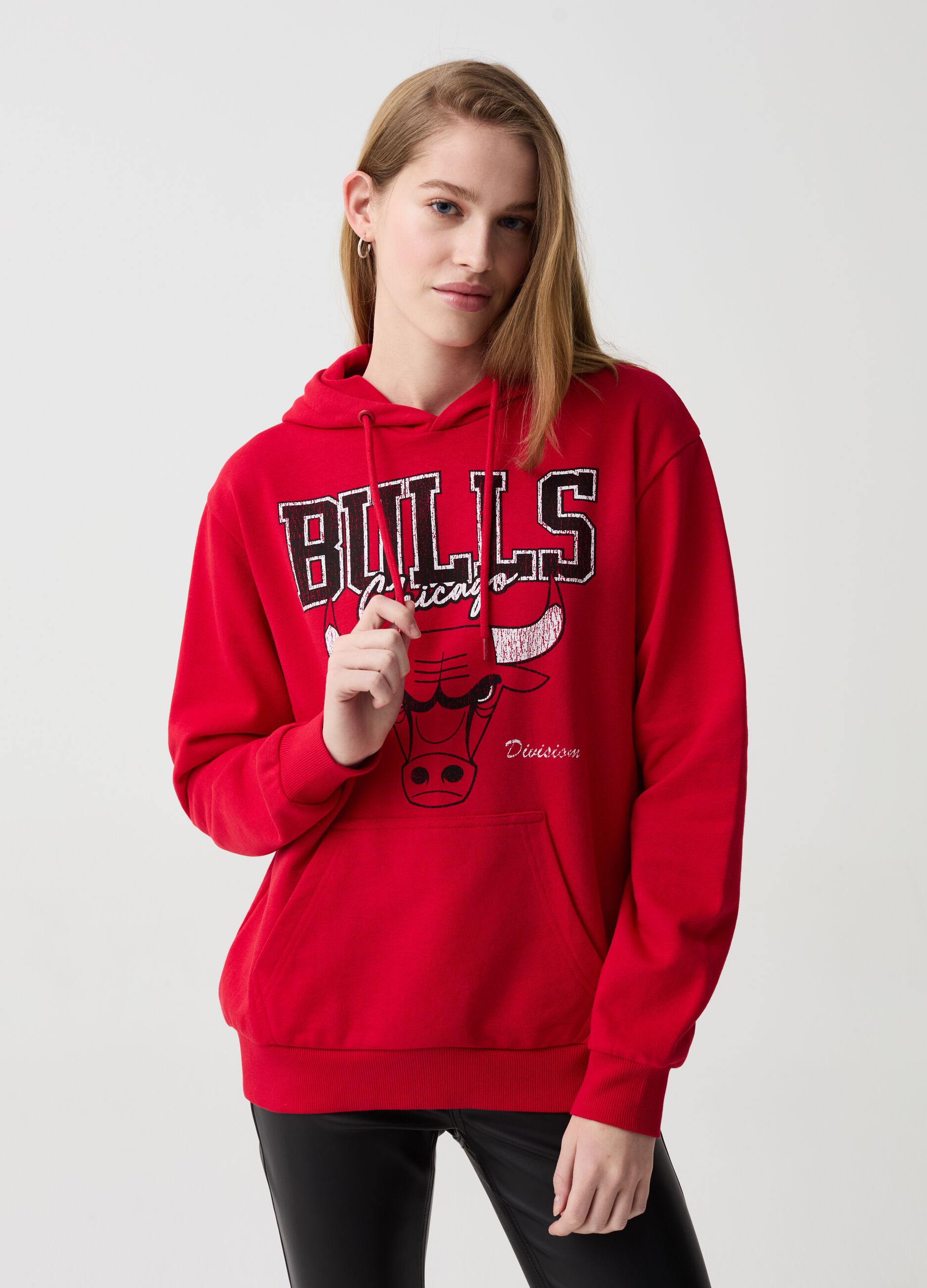 Sweatshirt with NBA Chicago Bulls print and hood