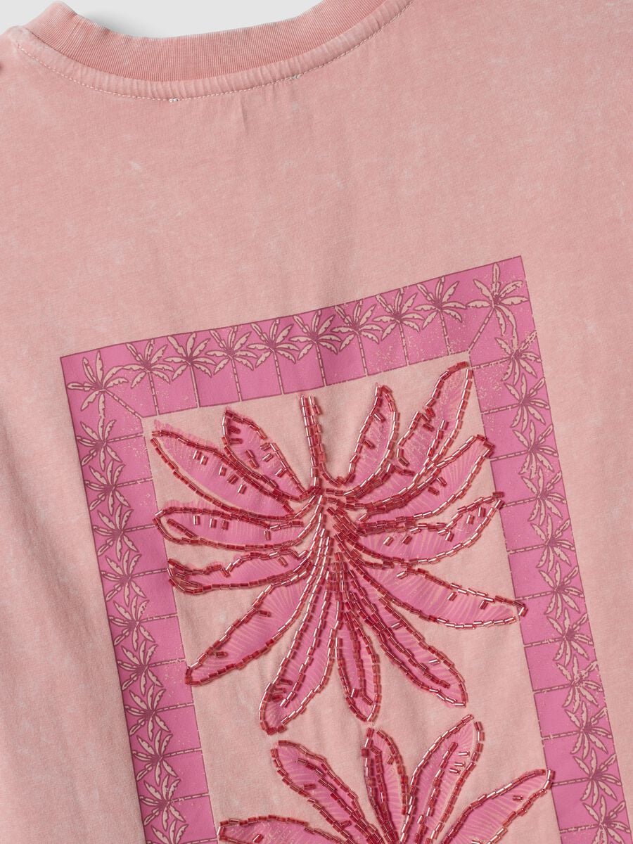 T-shirt rosa in puro cotone regular fit con ricamo e perline_2