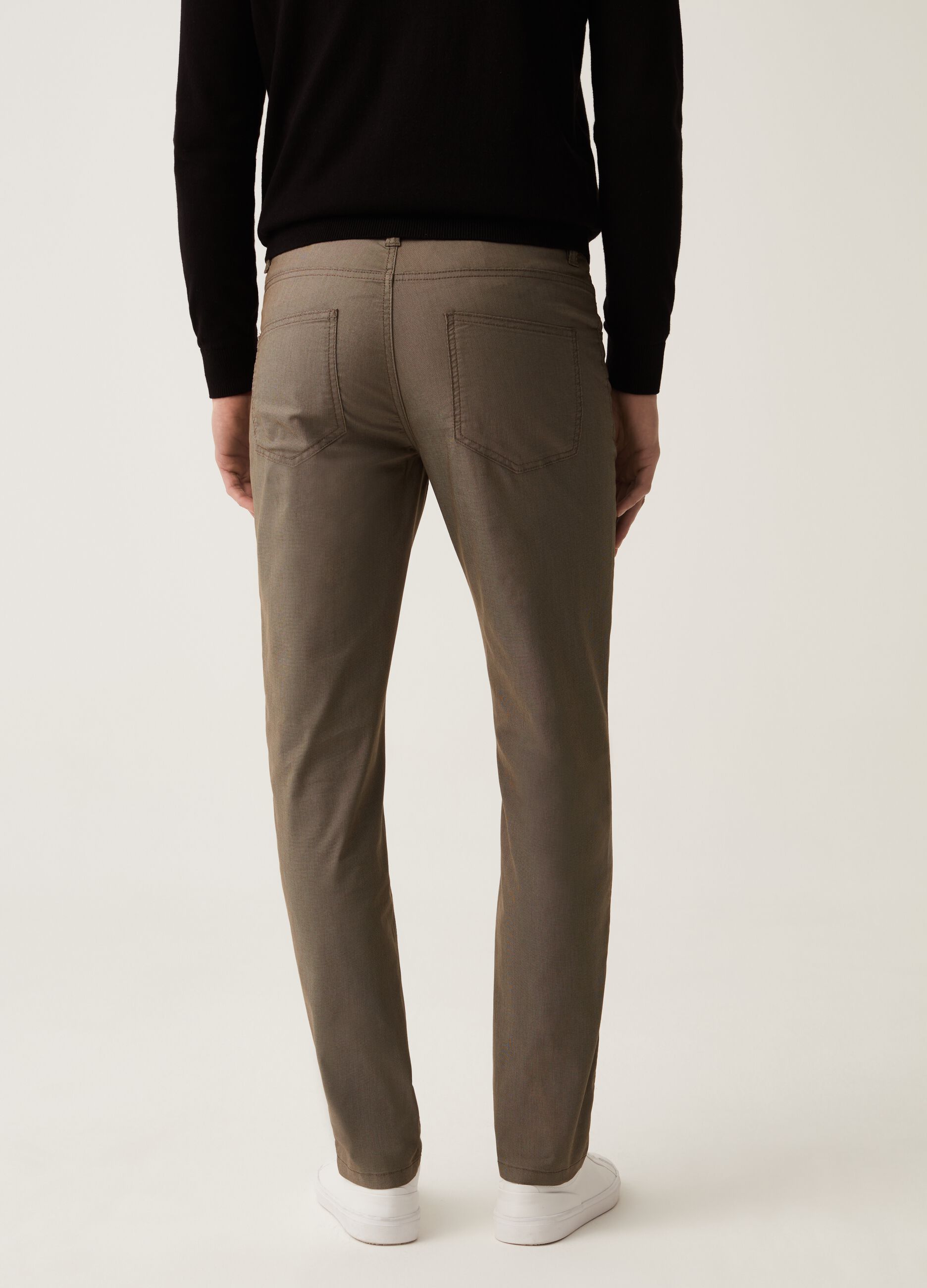 Pantaloni cinque tasche con micro trama_3