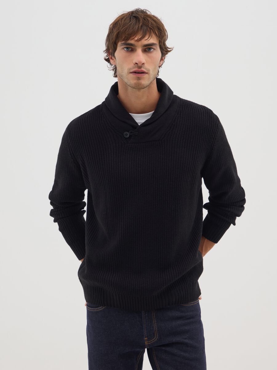 Maglione nero con collo a scialle regular fit_0