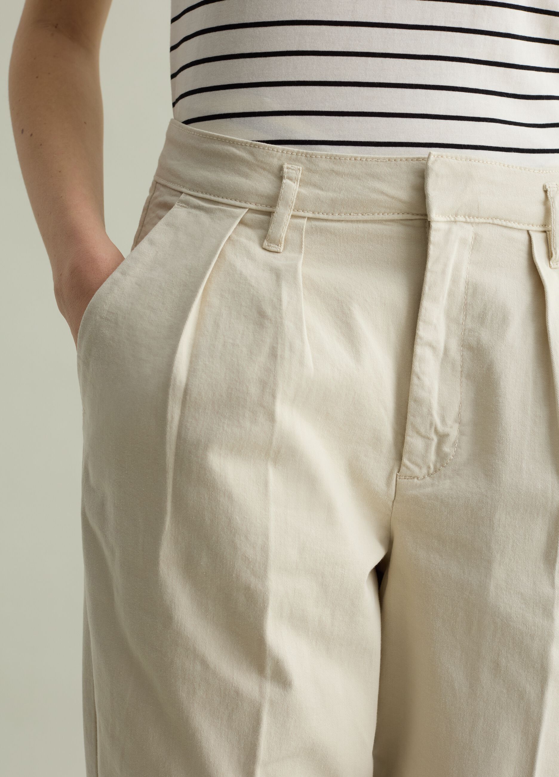 Cropped chino trousers with darts