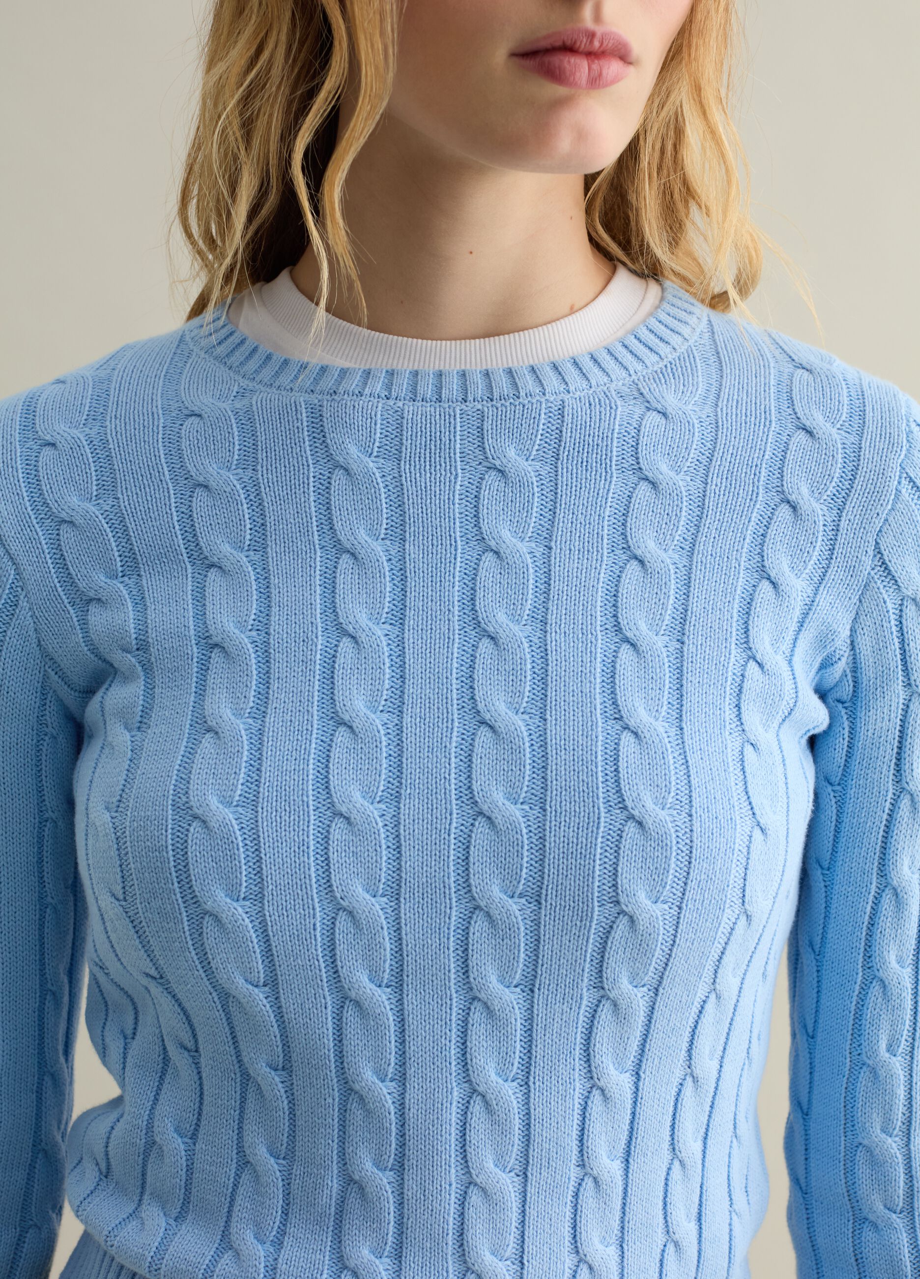 Ribbed pullover with cable-knit design