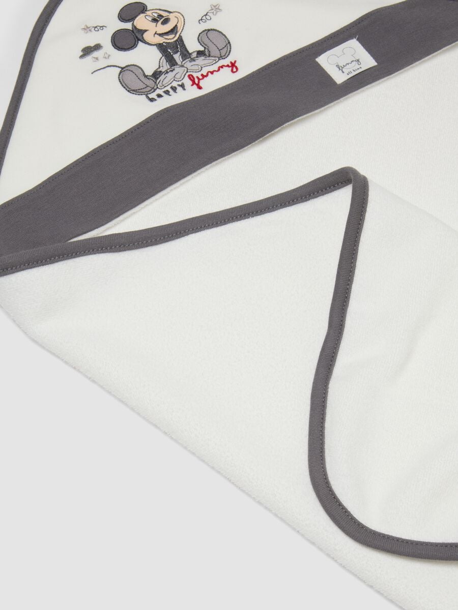 Accappatoio bianco in misto cotone organico con cappuccio e stampa Mickey_2