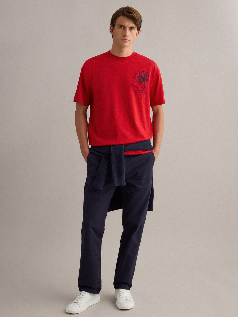 T-shirt in puro cotone rossa relaxed fit con ricamo_2