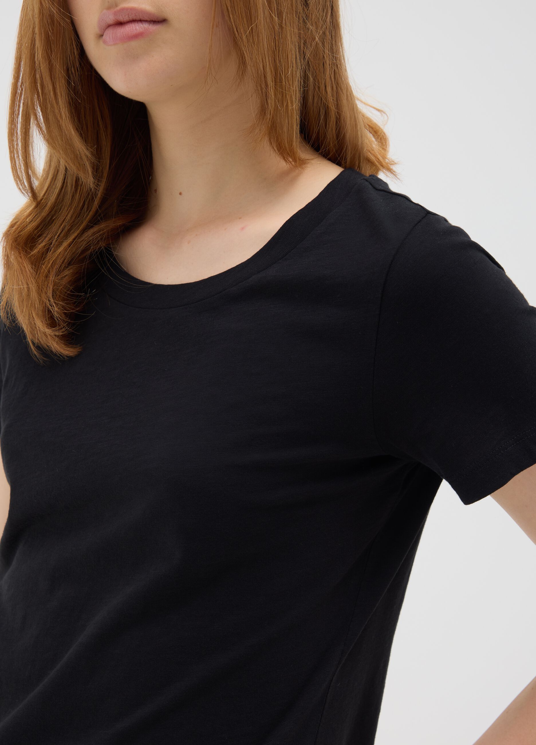 T-shirt da donna in puro cotone nero regular fit