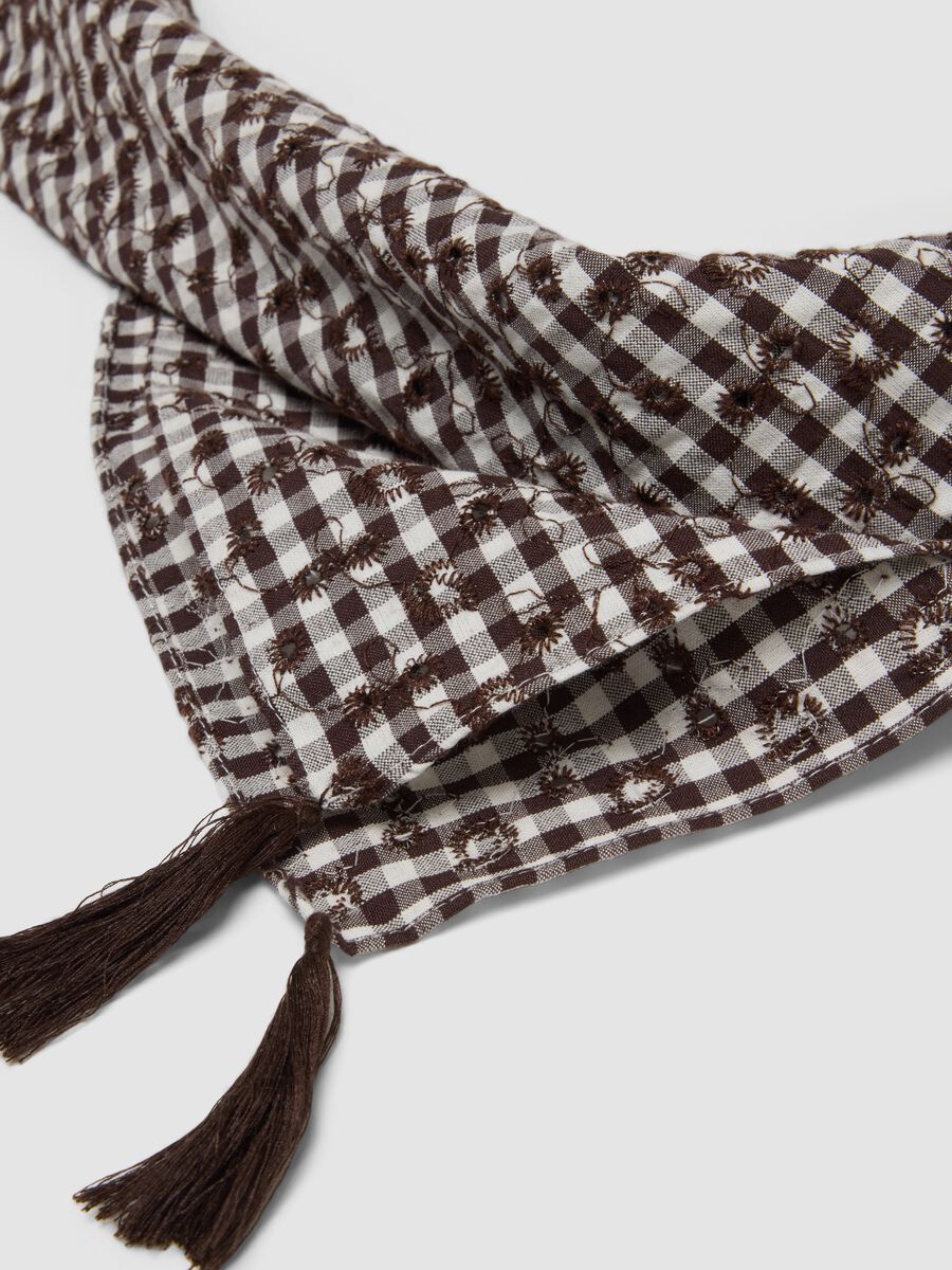Foulard marrone in misto cotone e viscosa con motivo a quadri_1