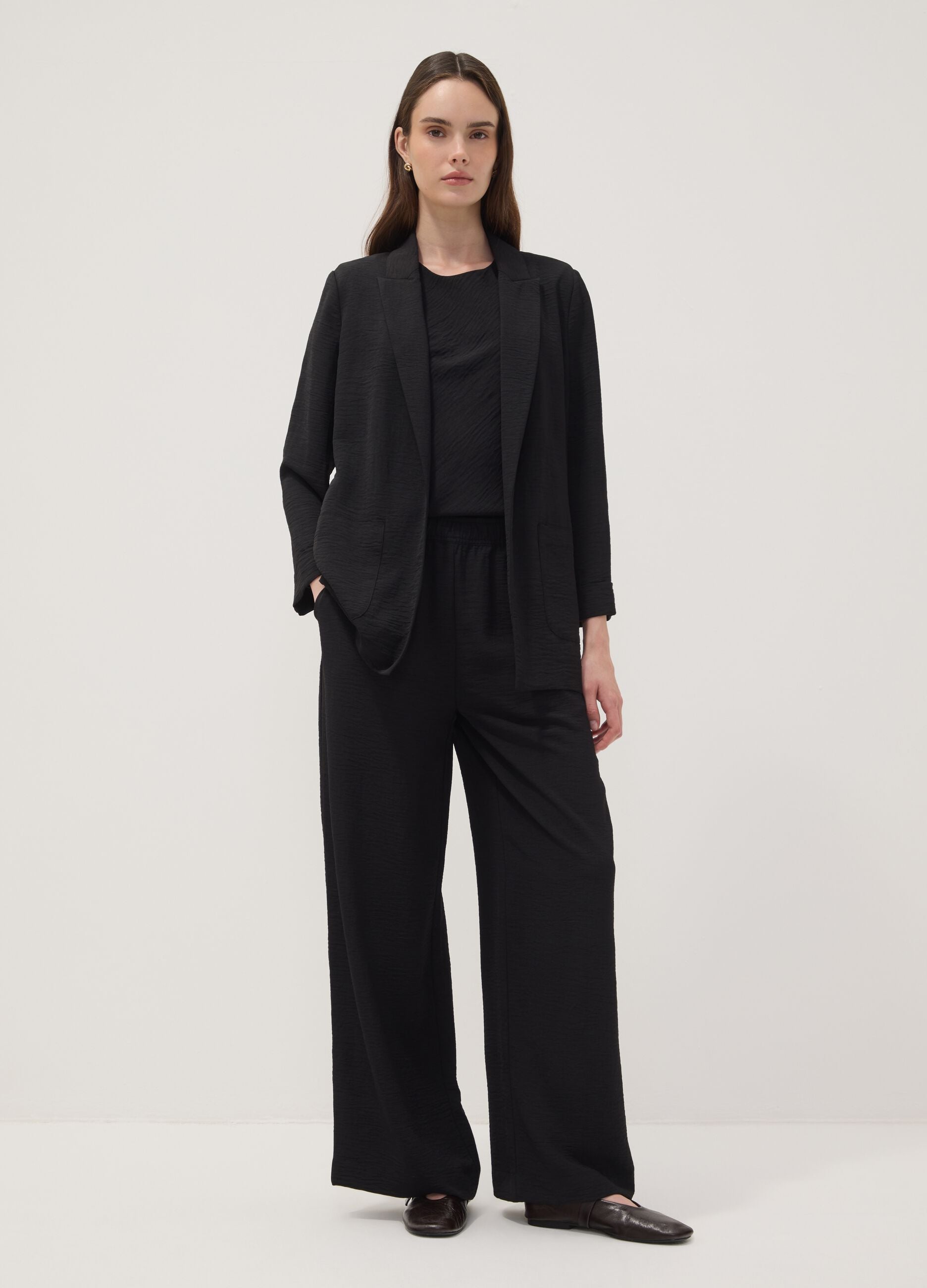 Black regular-fit blazer with classic lapels
