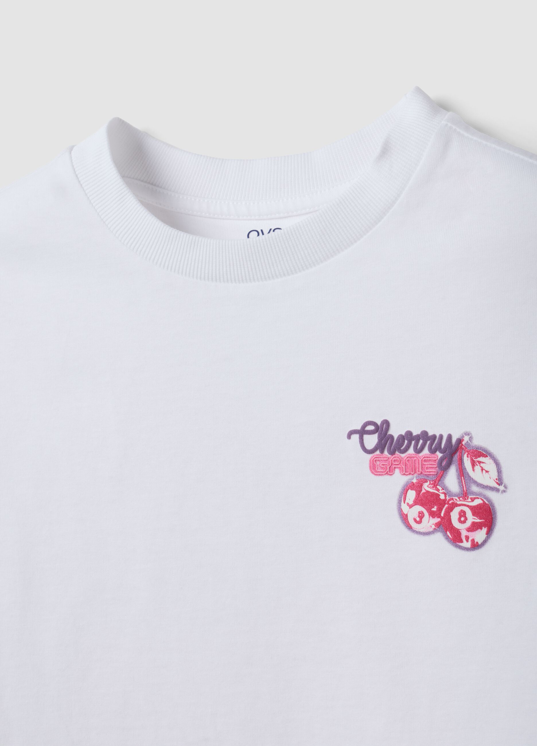 T-shirt bianca in puro cotone con collo a costine e stampa ciliegie