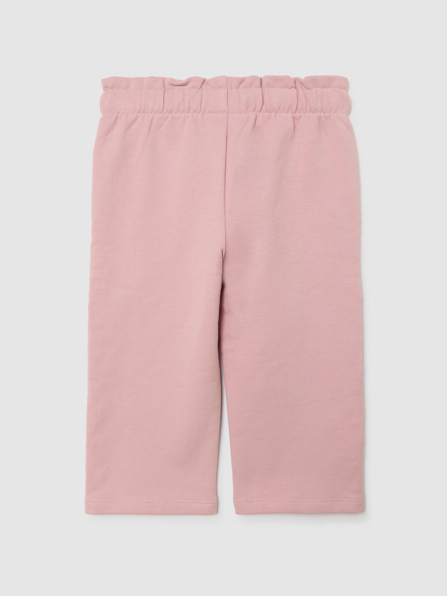 Pantaloni rosa da bimba in cotone elasticizzato con ricami floreali_1