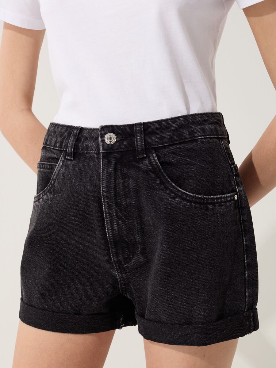 Mum-fit shorts in denim_1