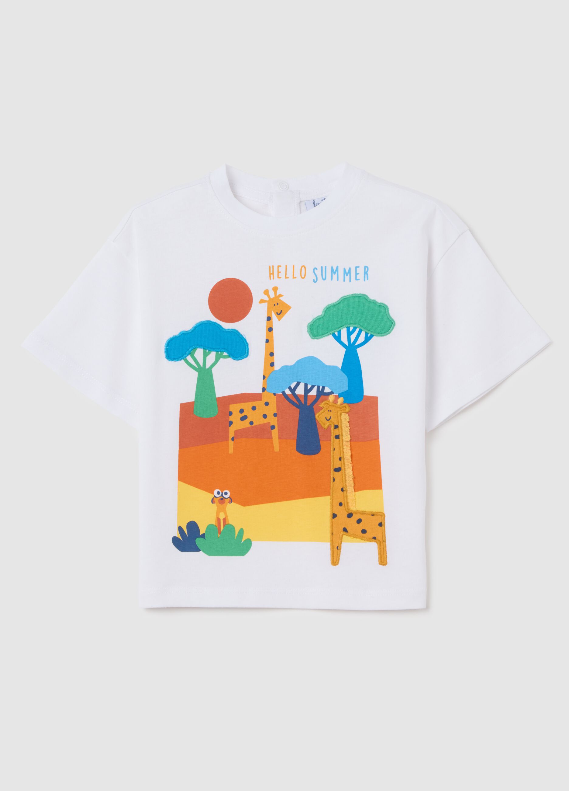 White short-sleeve t-shirt with giraffe print