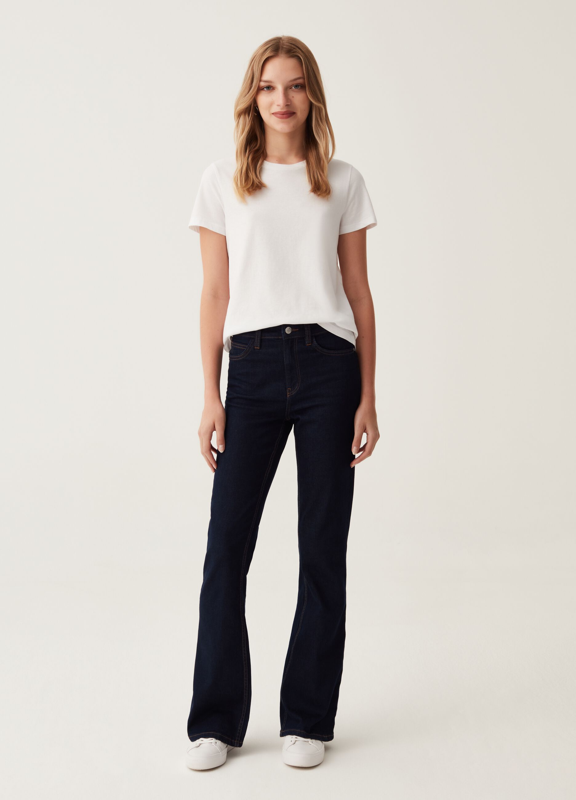 Jeans flare fit a vita alta con scoloriture
