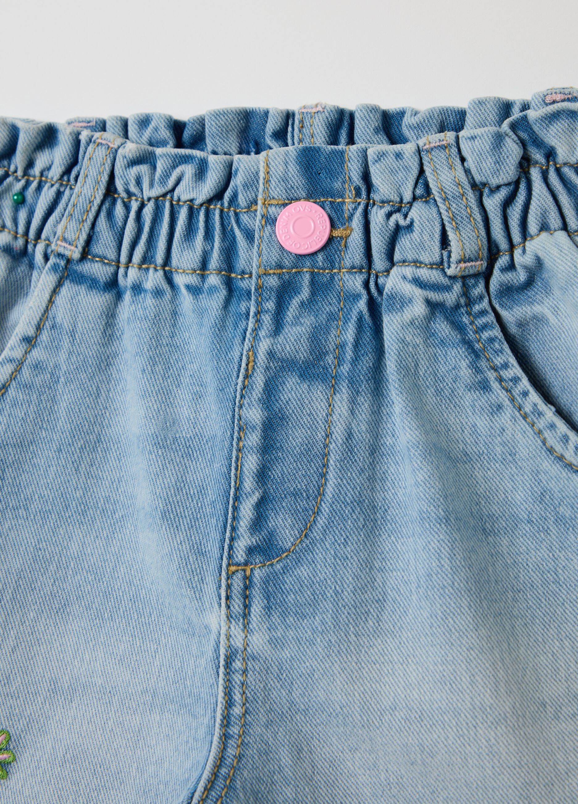 Denim shorts with tropical embroidery