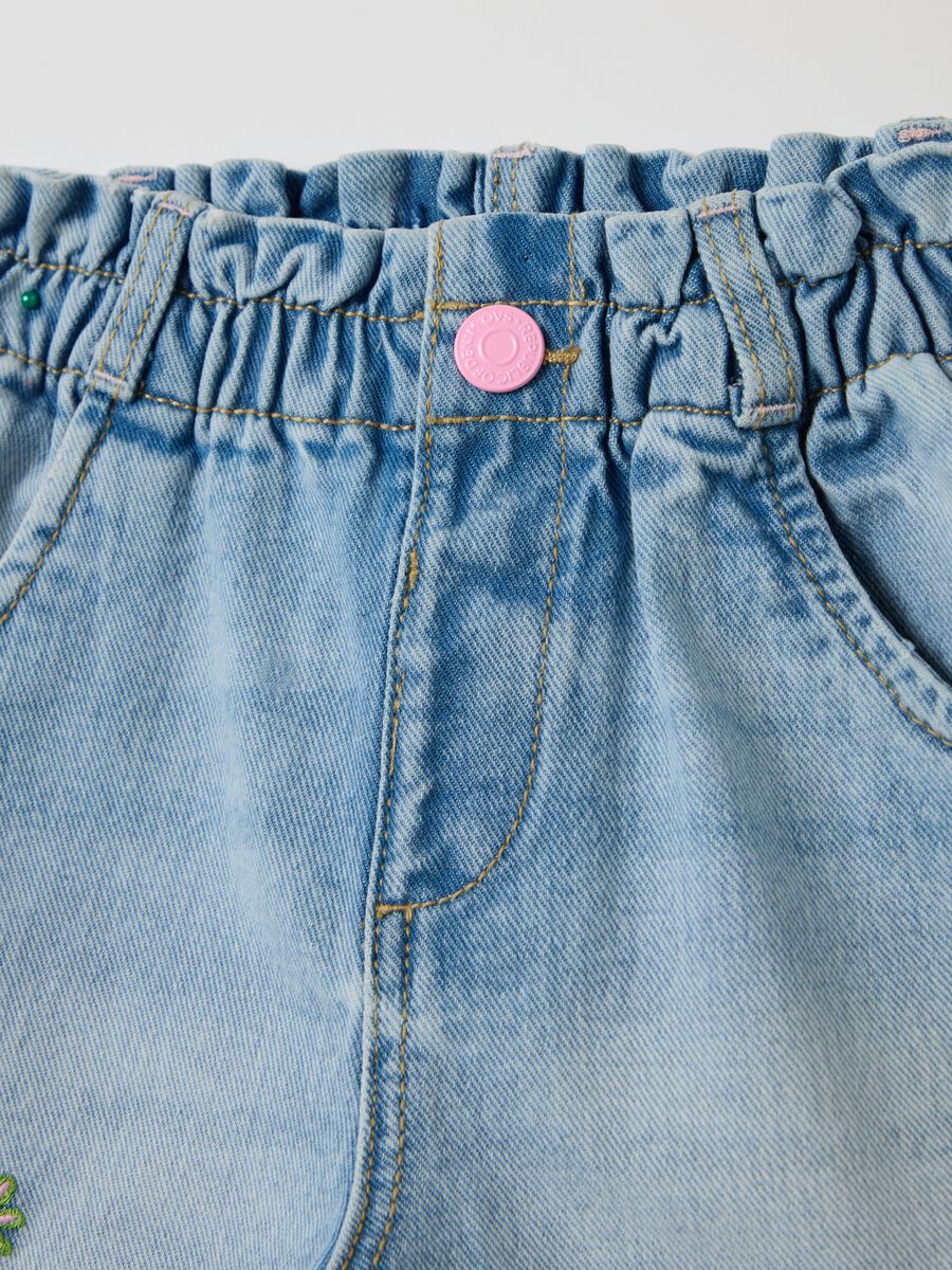 Denim shorts with tropical embroidery_2