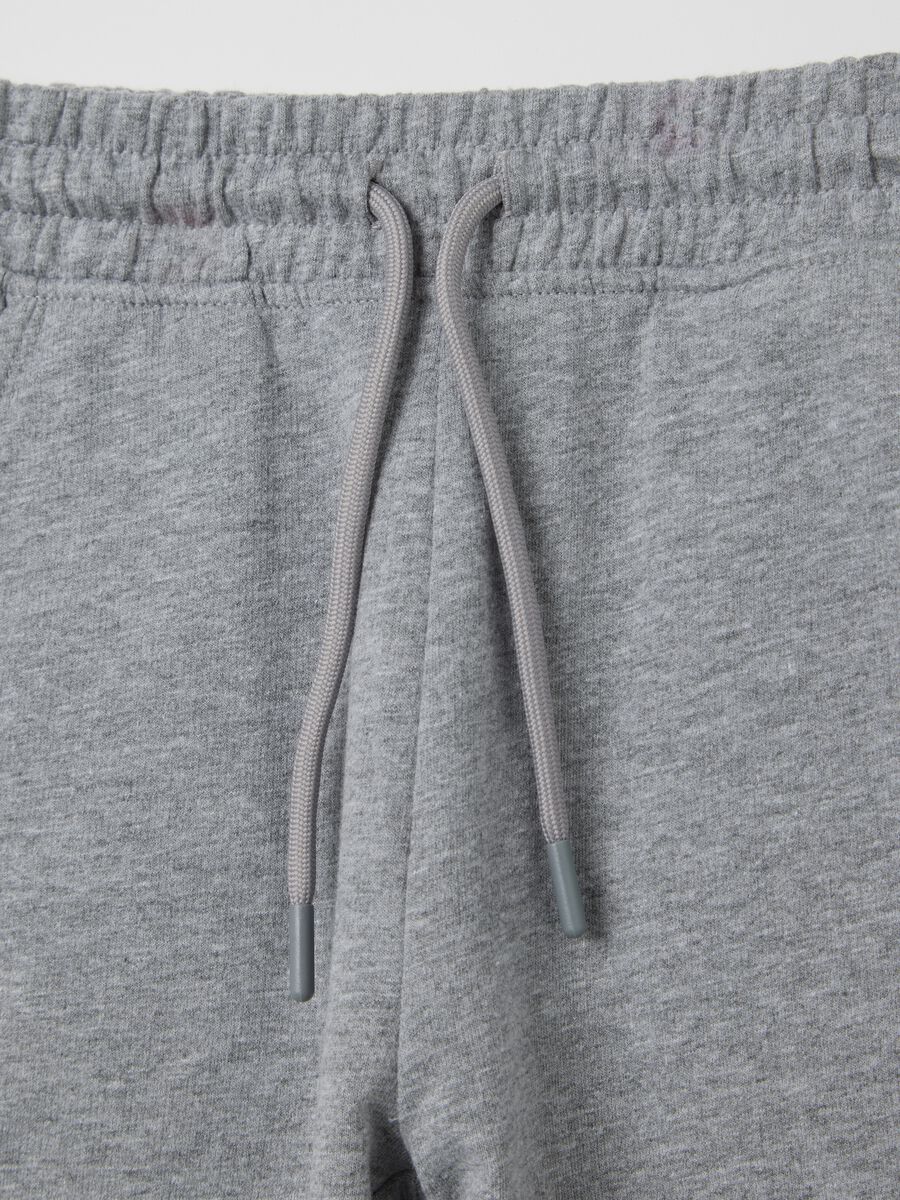 Bermuda jogger grigio in cotone con coulisse_2