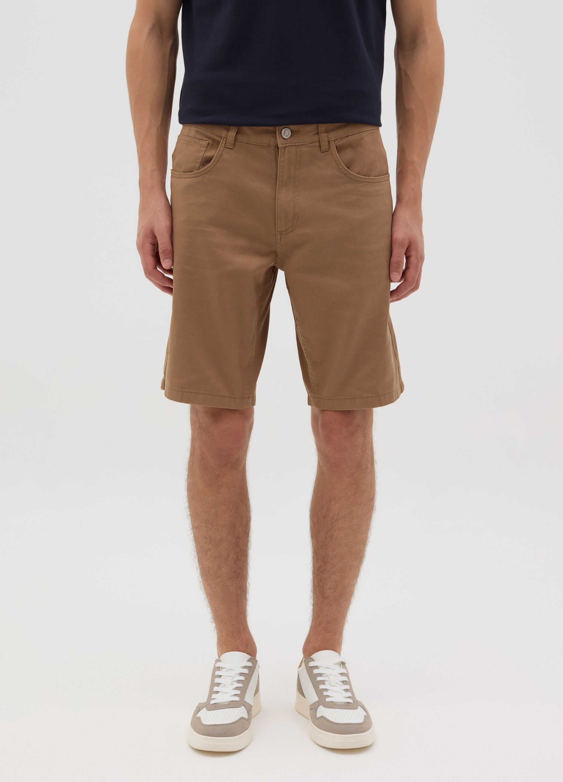 Bermuda da uomo in puro cotone marrone regular fit con tasche