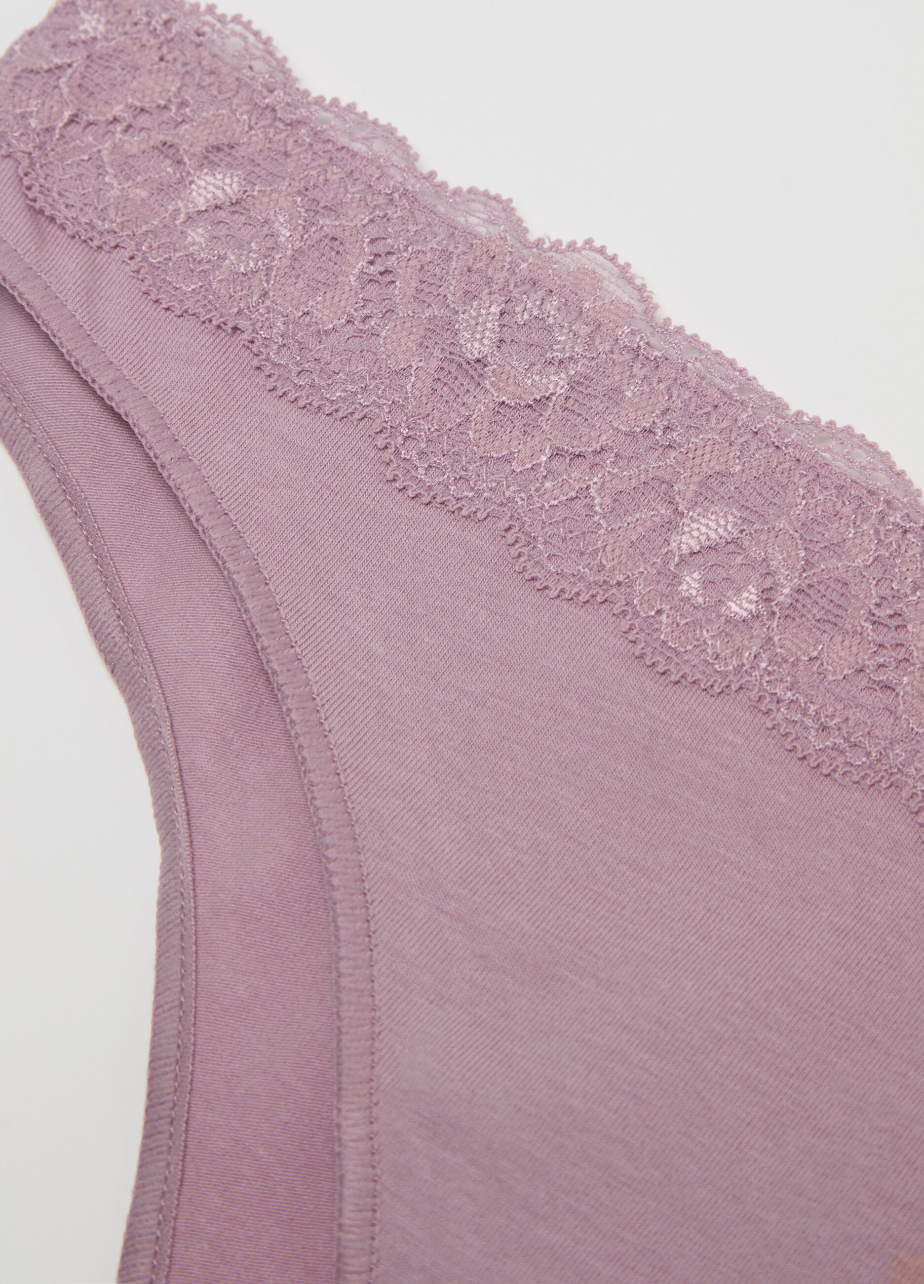 Brazilian-cut briefs with lace trim