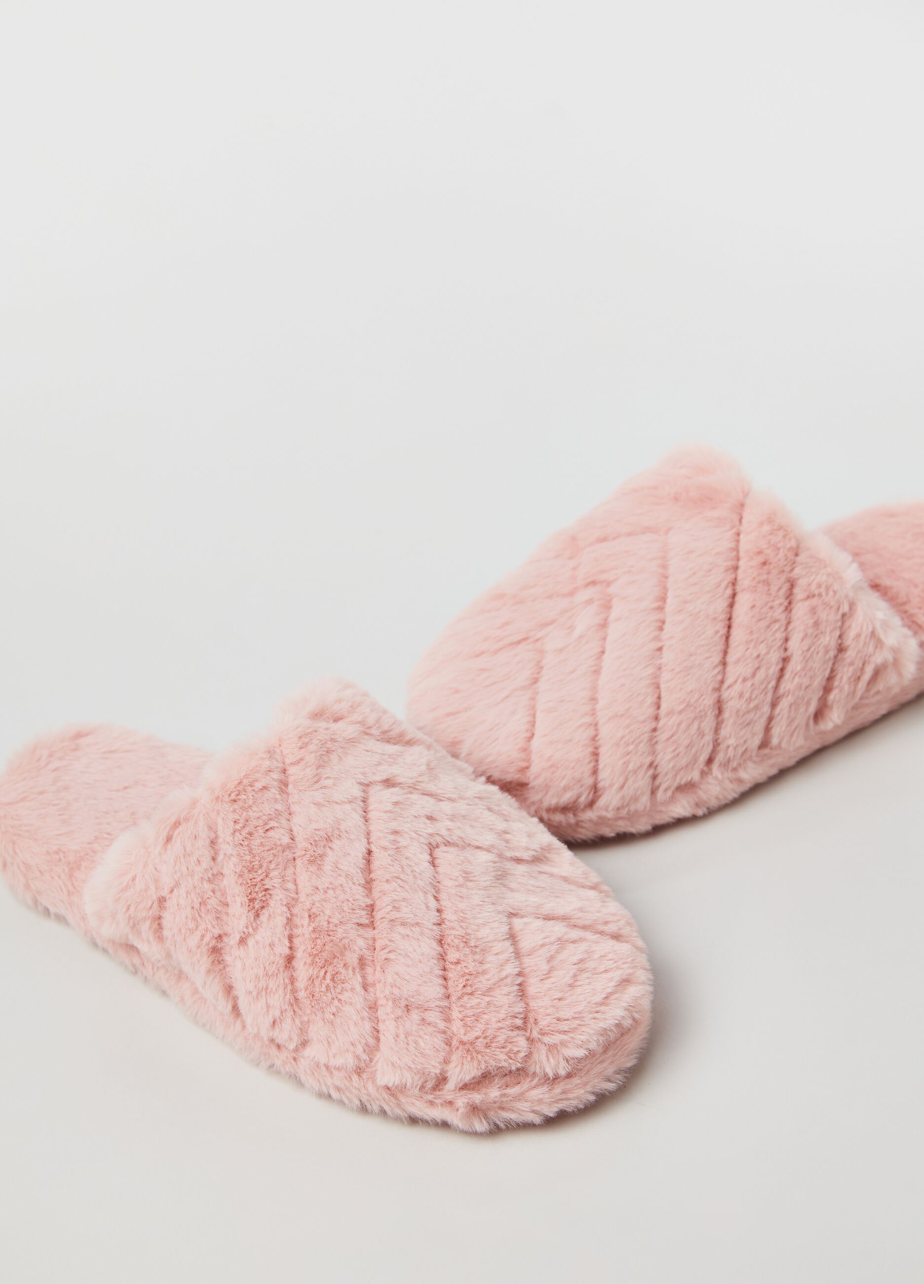 Pantofole in eco pelliccia_2