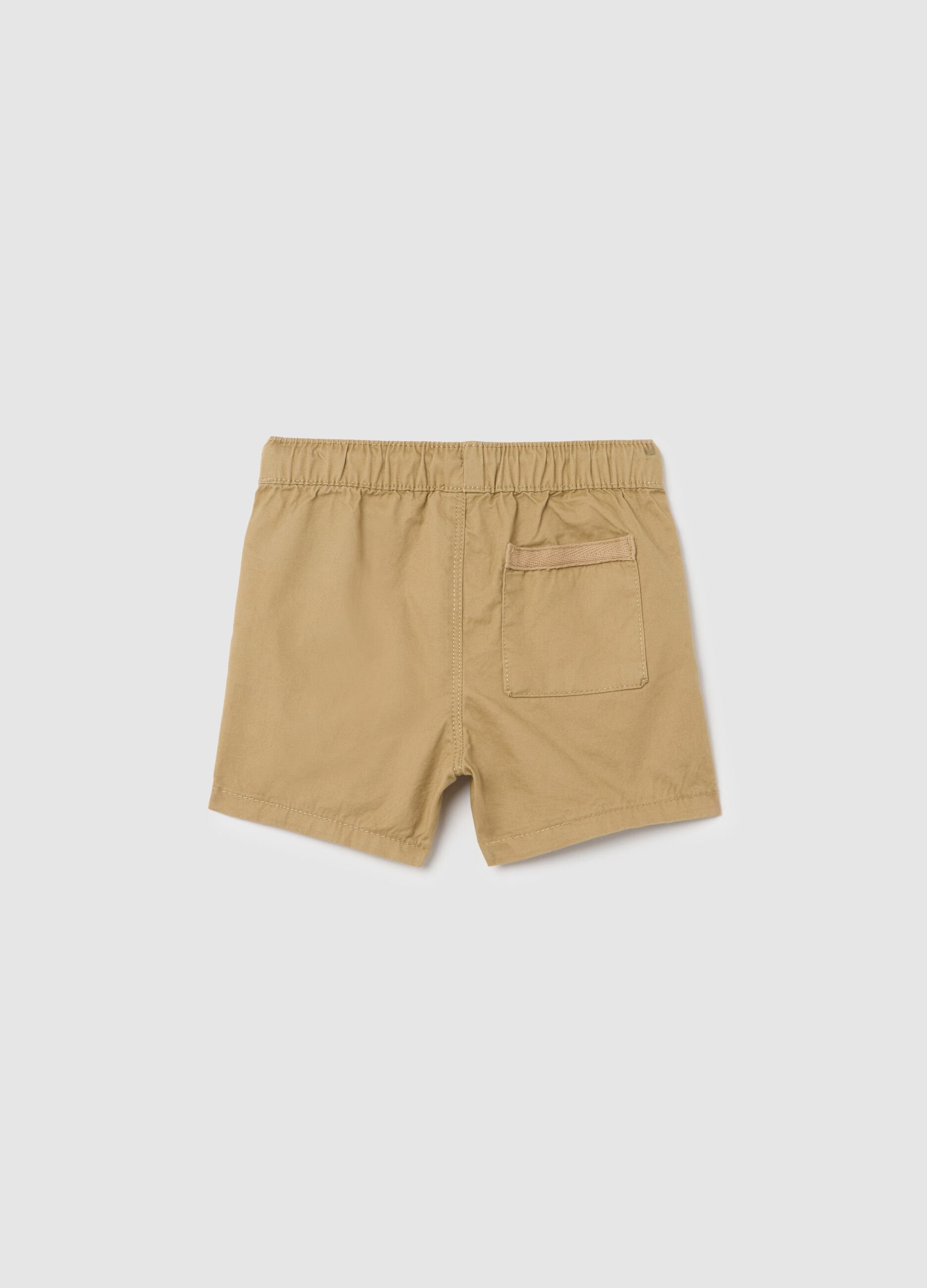 Boys’ shorts in 100% beige cotton with regular fit and slant pockets