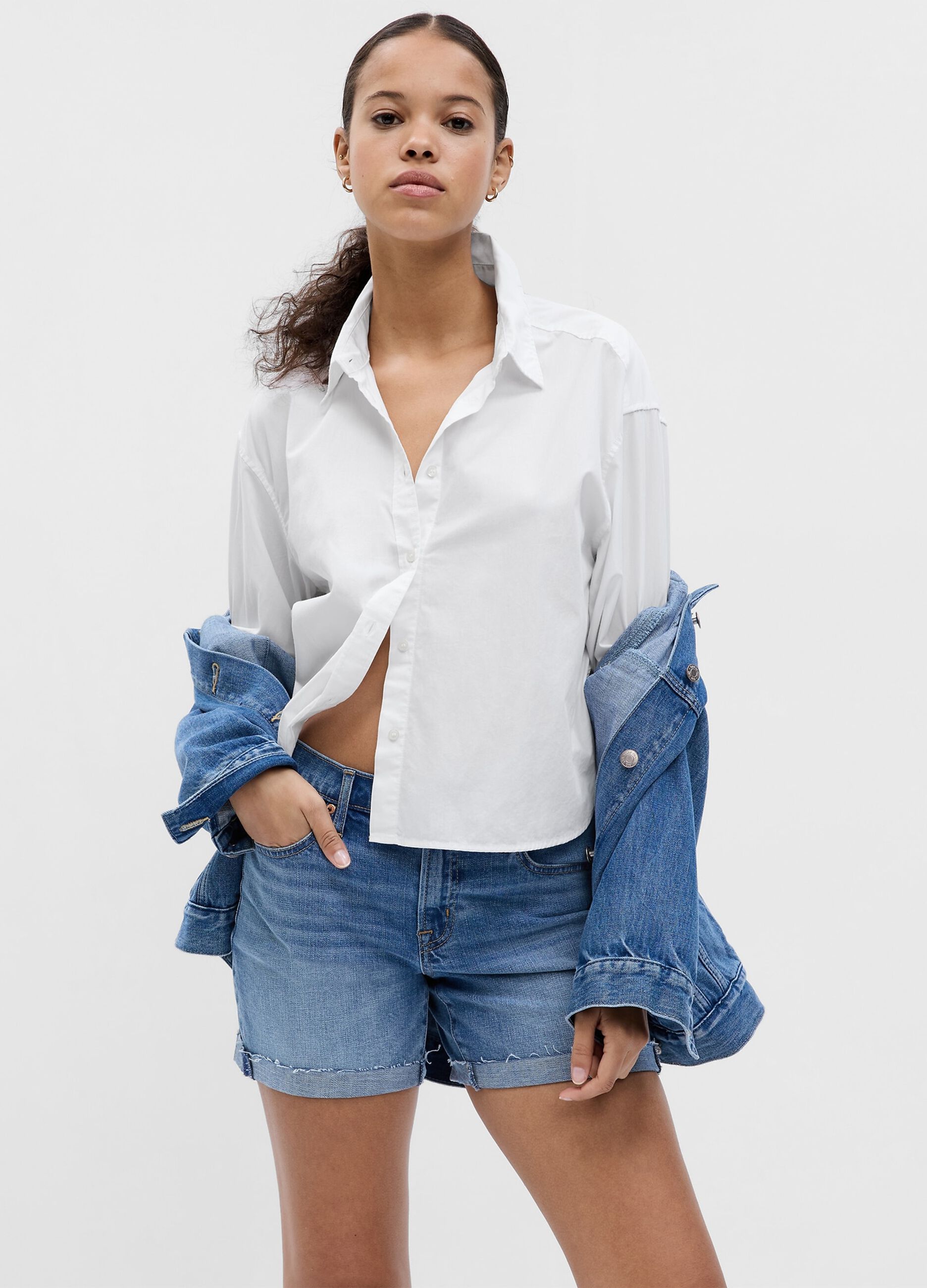 Girlfriend shorts in denim with raw hem