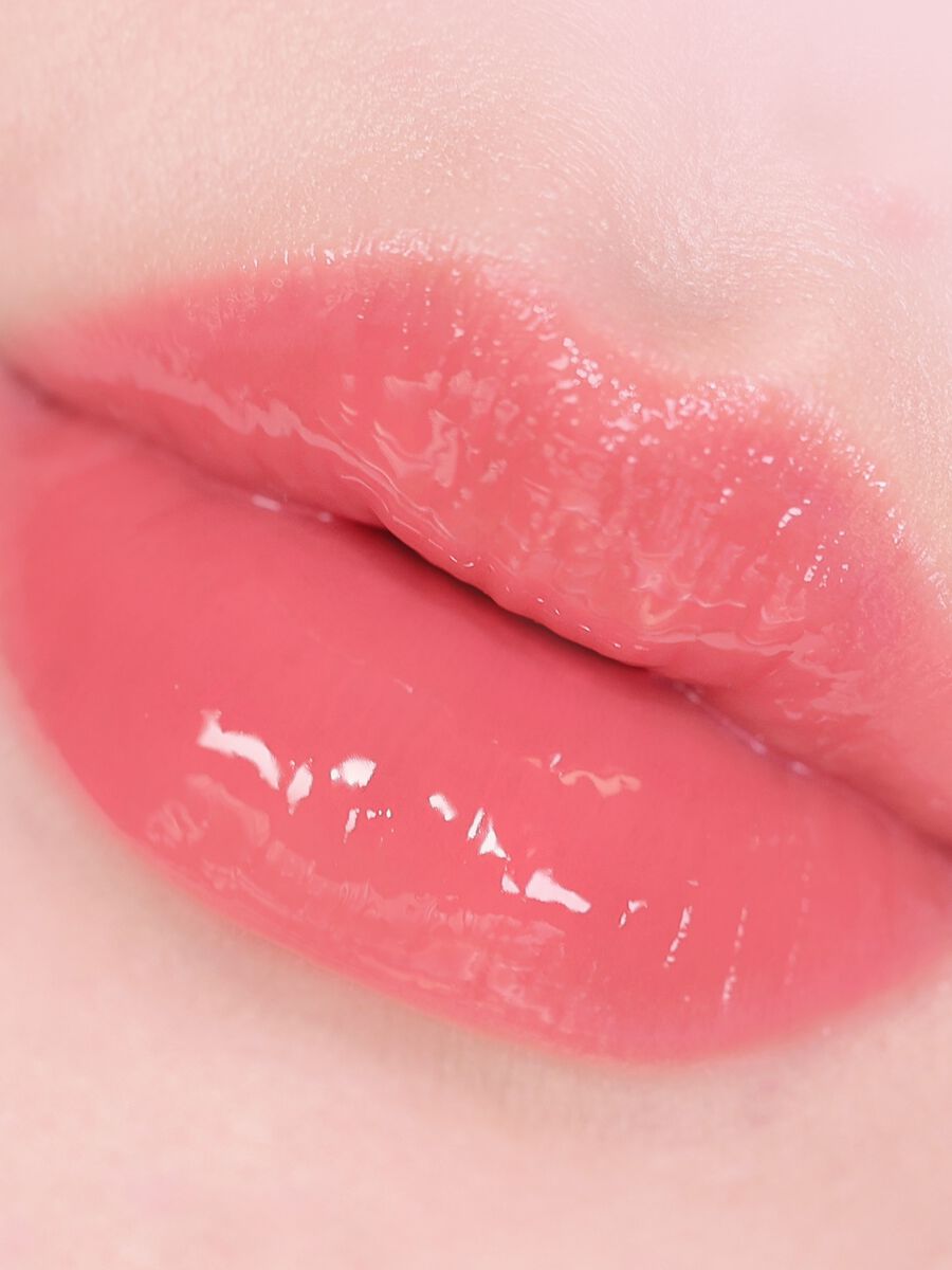 Lip tint with a fantastic glossy effect. Vibrant colour and hydrated lips for 12 hours_2