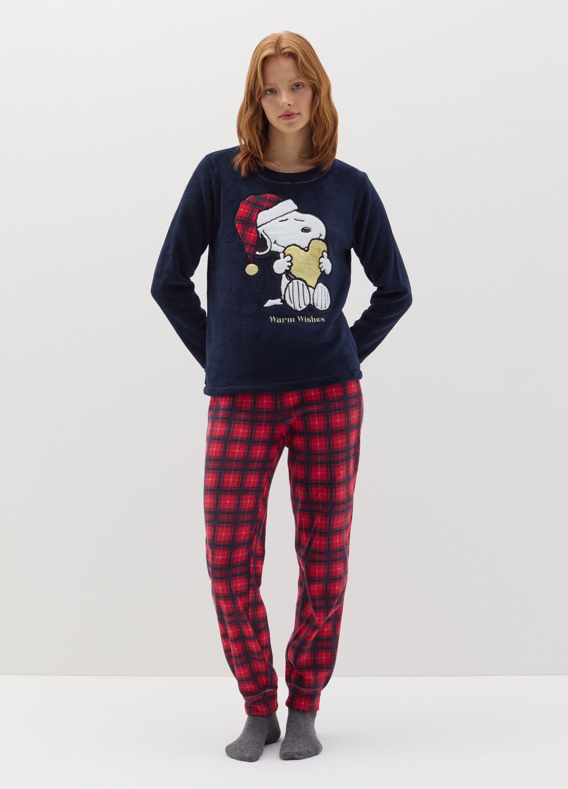Long pyjamas in velour with Snoopy embroidery