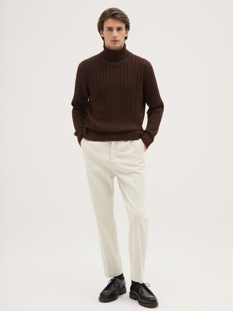 White corduroy chino trousers in pure cotton with regular fit_0