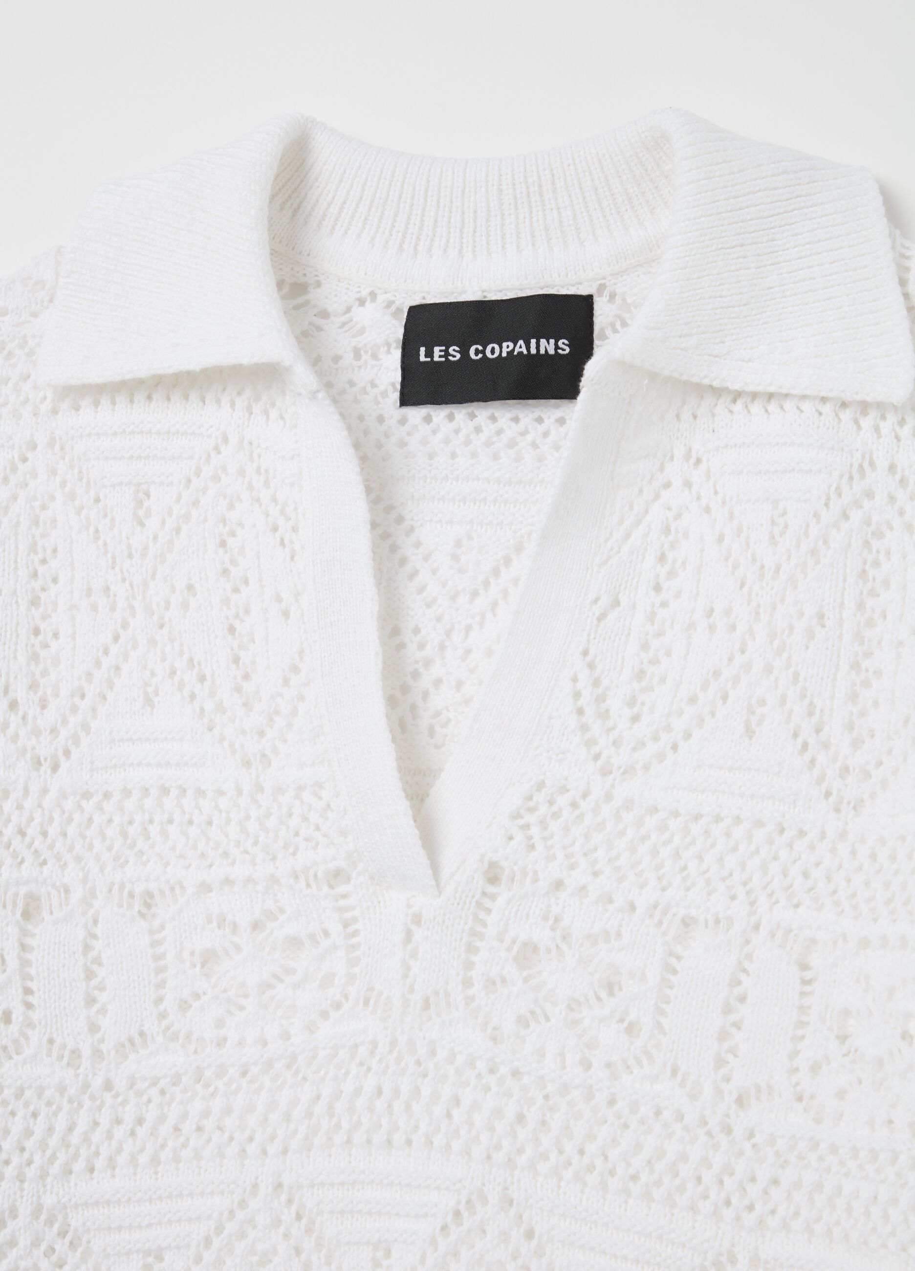 Maglia crochet con scollo a polo