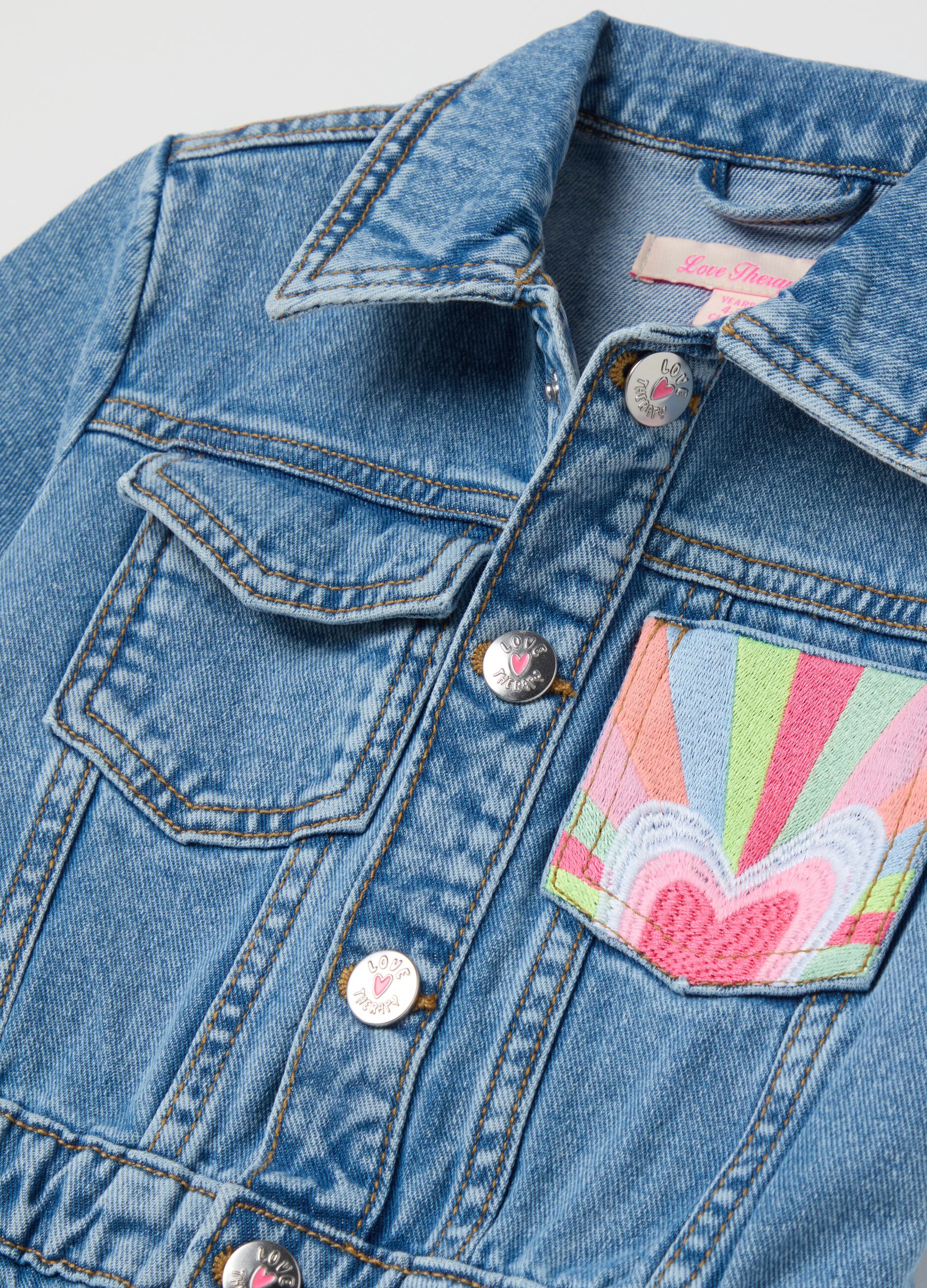 Abito a maniche corte in denim con ricamo
