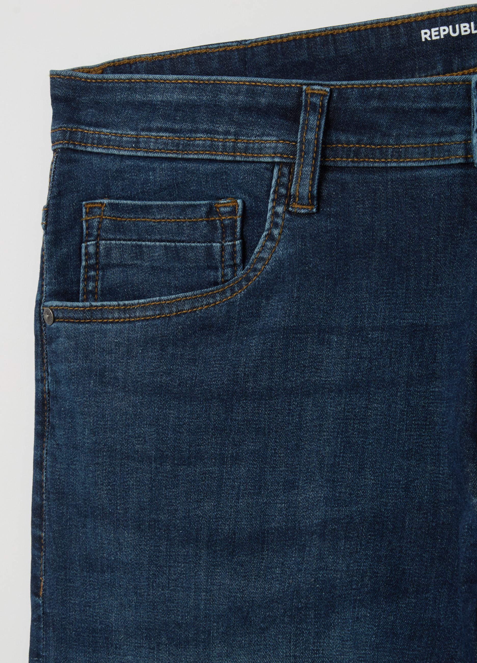 Slim-fit jeans with five pockets