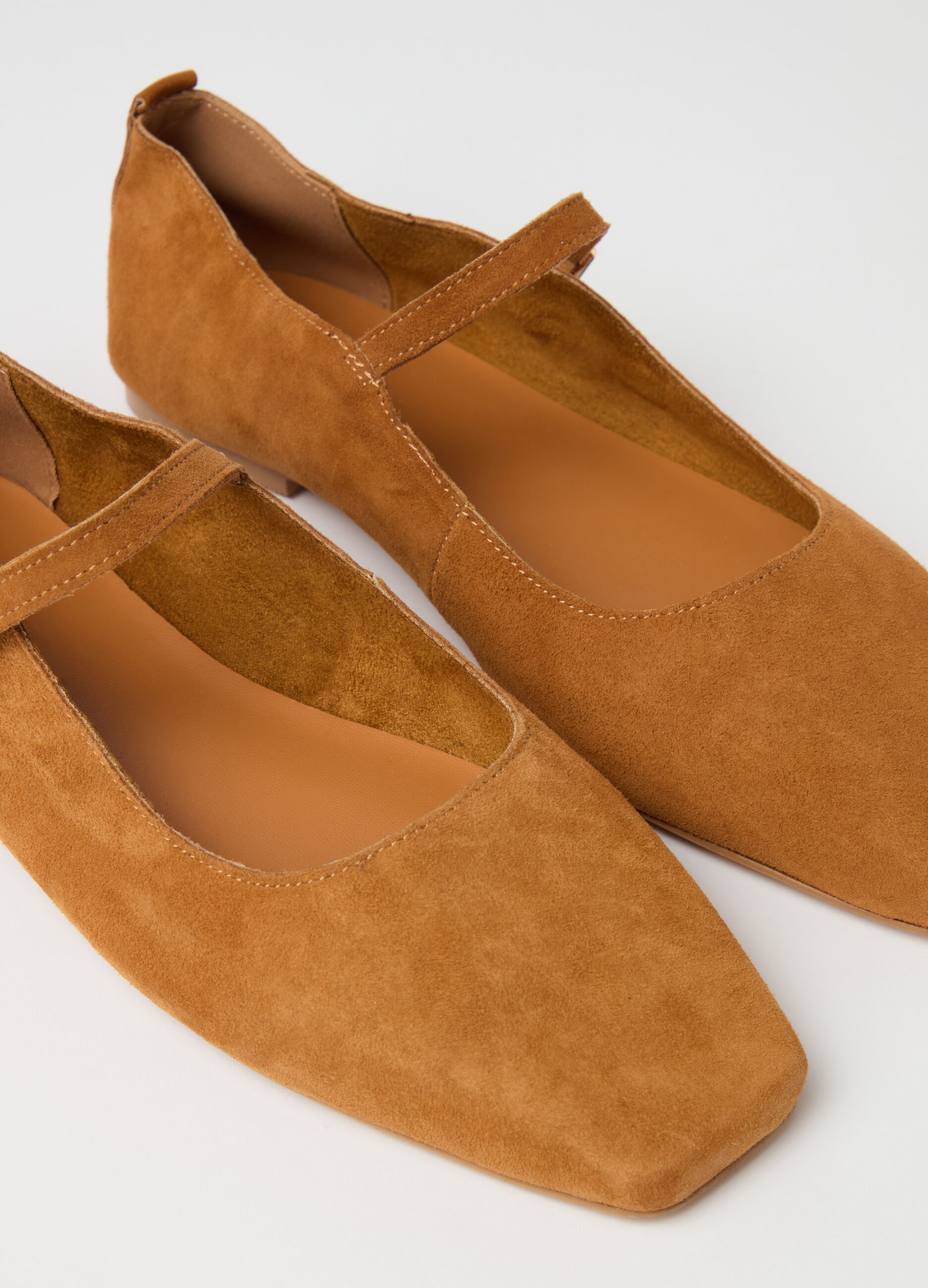 Ballerina a punta in suede