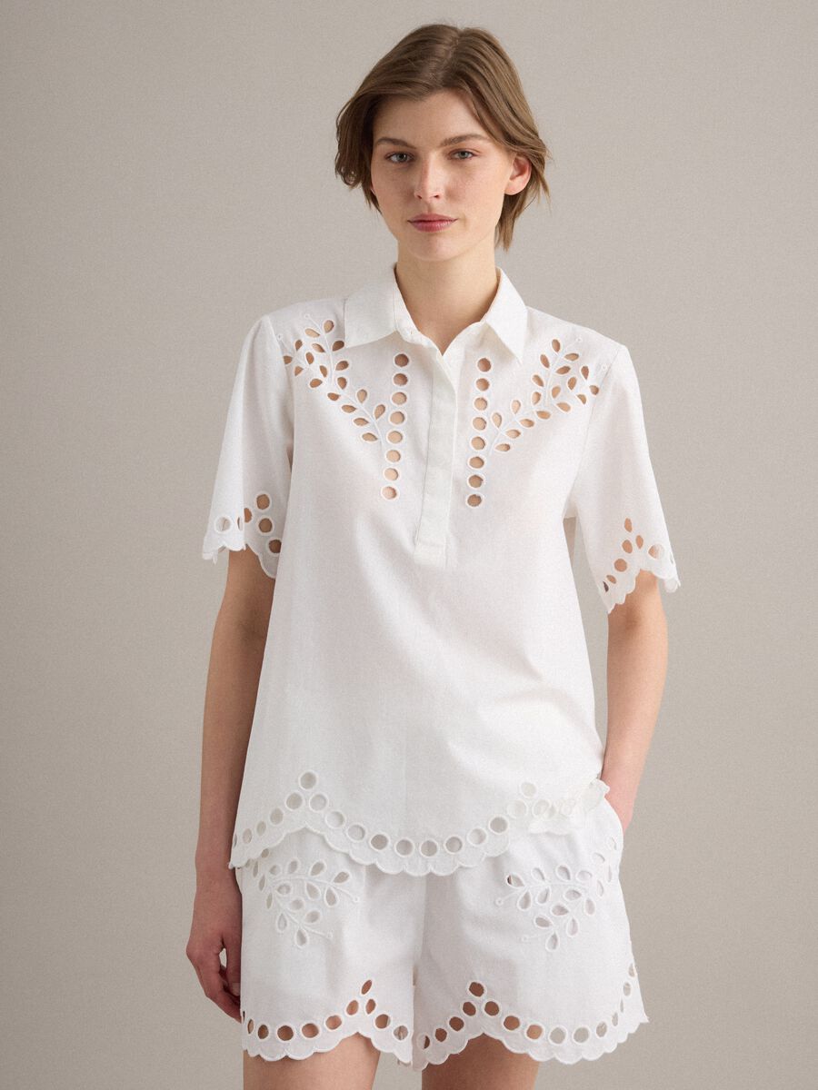Camicia bianca in puro cotone con ricami traforati_0