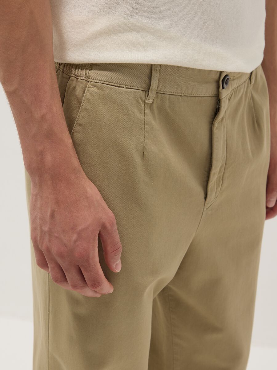 Pantaloni chino beige in puro cotone carrot fit_3