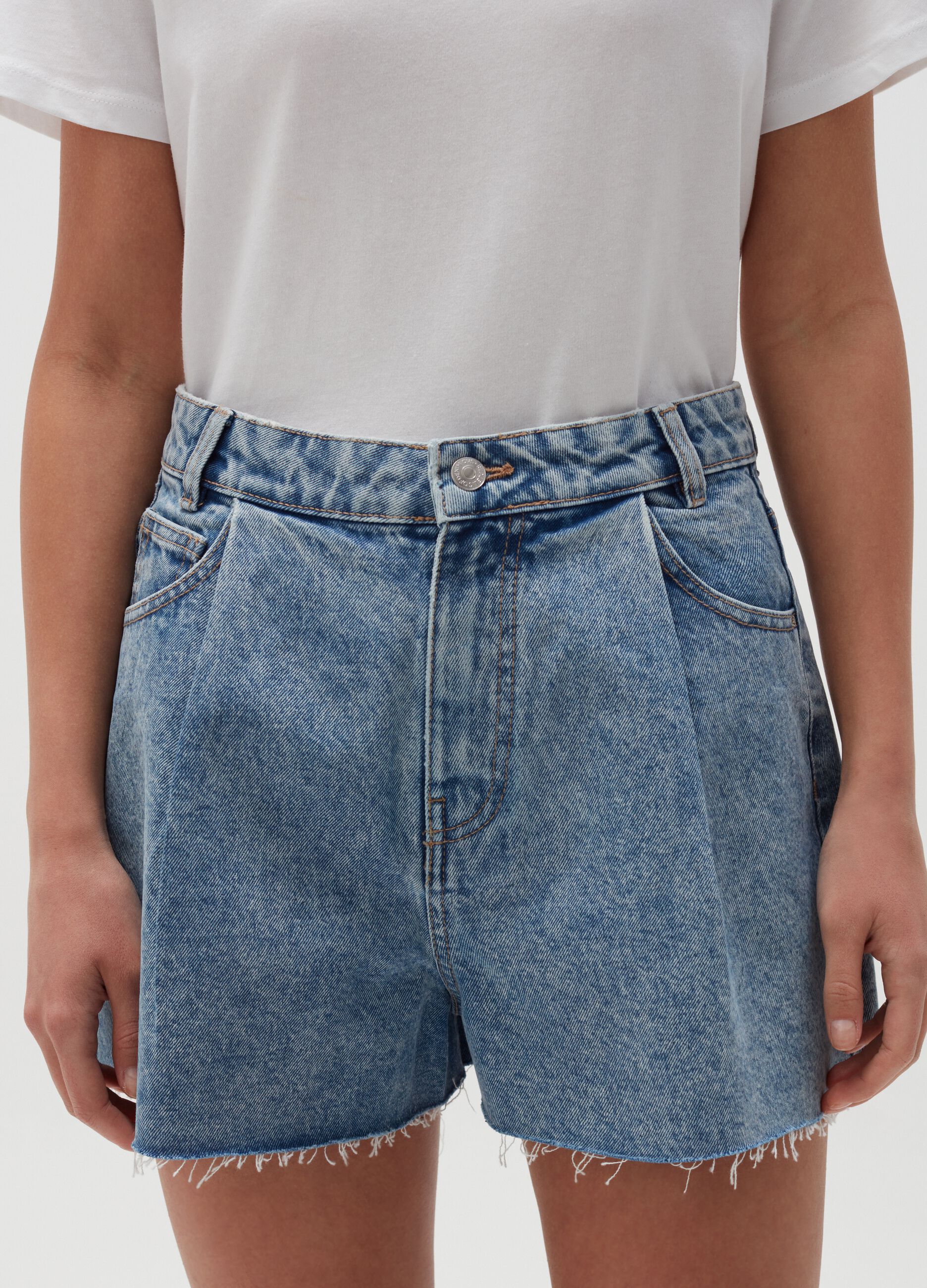 Shorts in denim con pinces