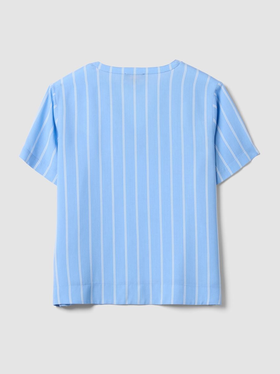Blusa azzurra a righe in pura viscosa con collo coreano regular fit_5
