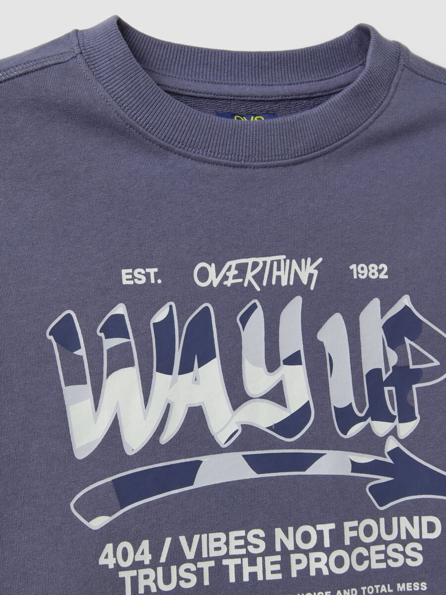 Grey pure cotton sweatshirt with front print for boys, relaxed fit_4